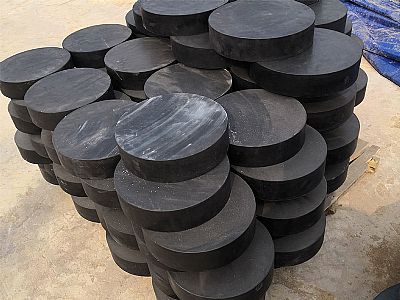 金城江板式橡胶支座由若干层橡胶片与薄钢板经加压硫化